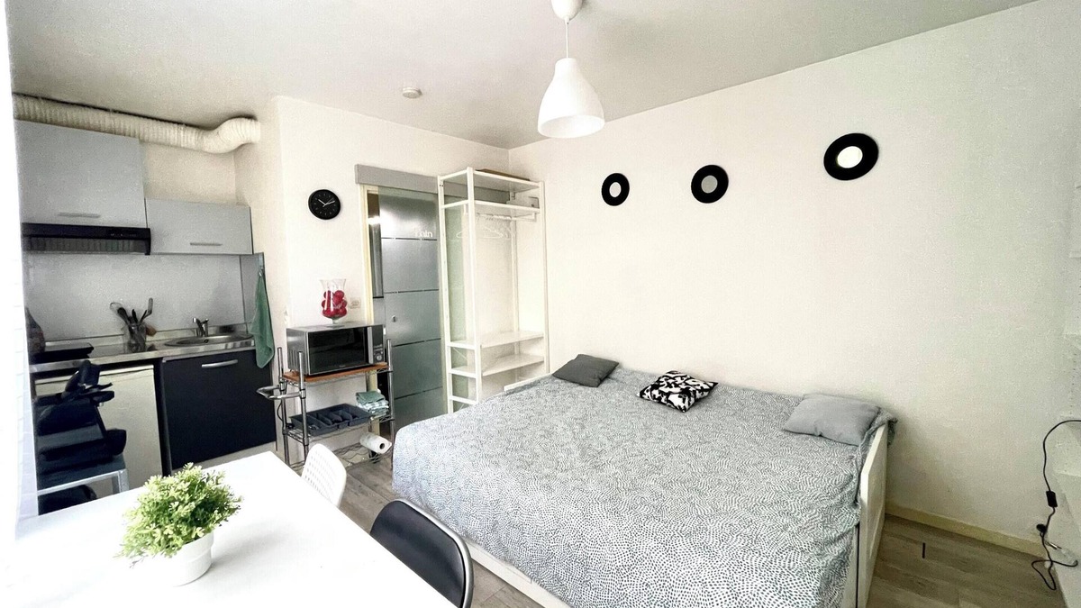 Le Perreux-sur-Marne Apartment | Homerez - Modern Studio Le Perreux-sur-Marne 17m²