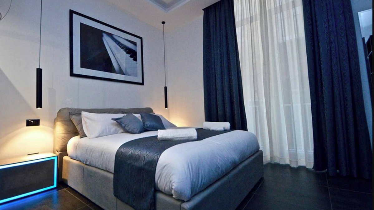 Quartieri Spagnoli Apartment | Homerez - Modern 90m² Apartment in Napoli + Balcony