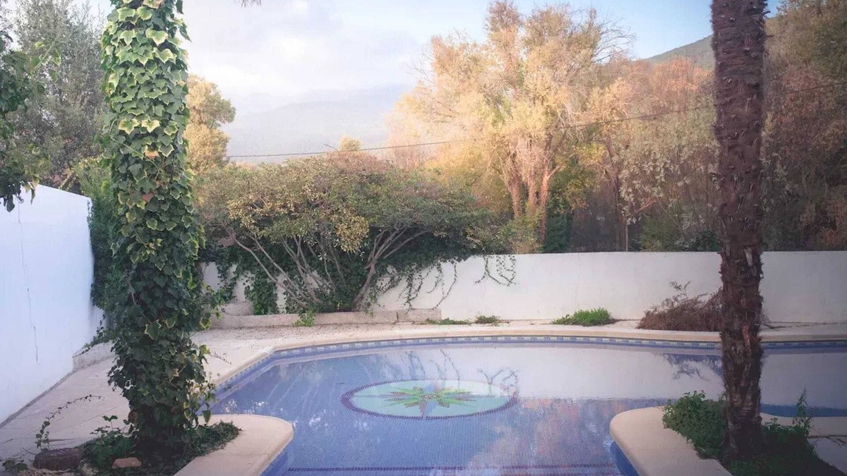 La Adrada Villa | Homerez - Modern villa with pool in La Adrada