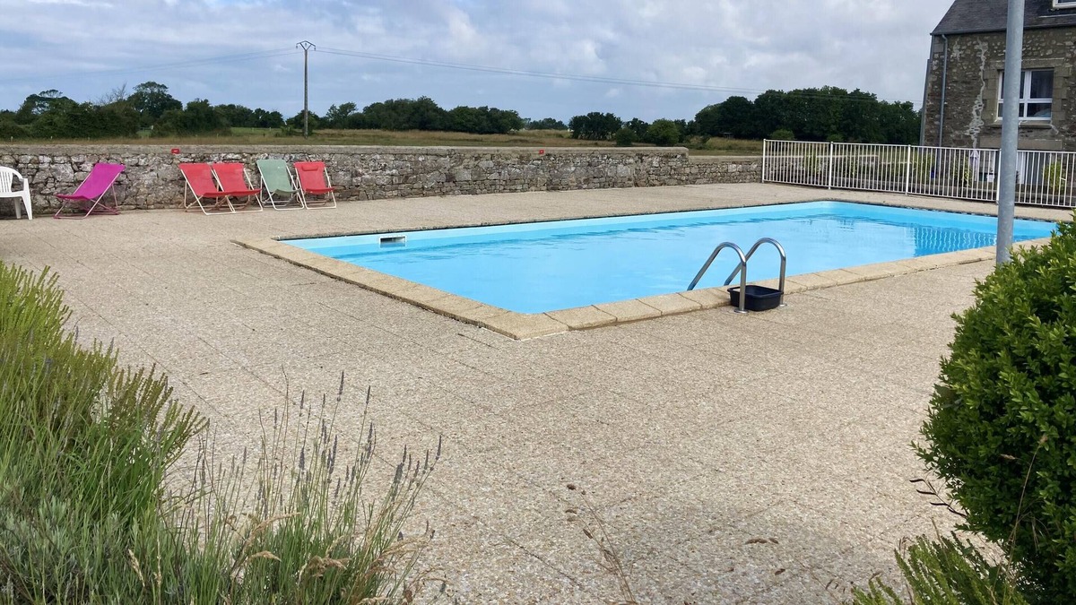 Montmartin-sur-Mer Apartment | Homerez - Nice appartement 2 km away from the beach for 4 ppl. with shared pool