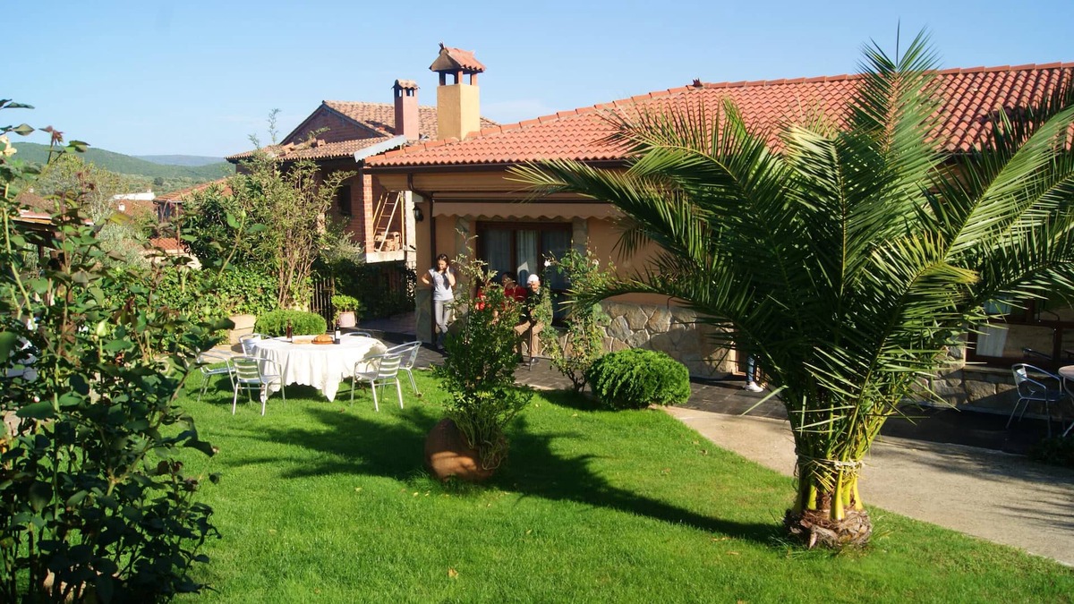 Sotoserrano House | Homerez - Nice house for 6 ppl. with terrace at Sotoserrano