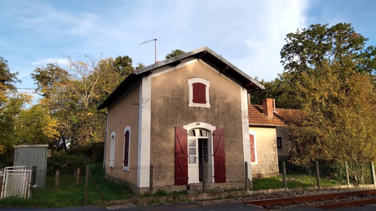 Lathus-Saint-Remy House | Homerez - Spacious house for 7 pers. in Lathus-Saint-Rémy