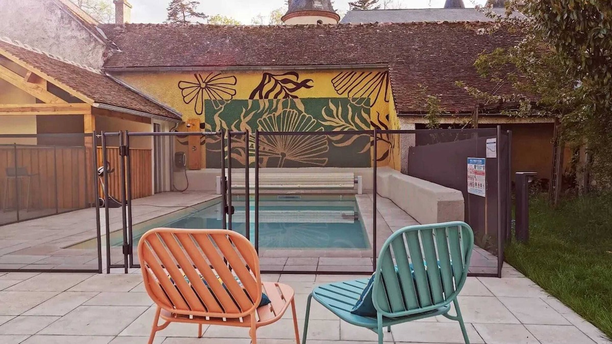 Senonches Villa | Homerez - Spacious Villa near Senonches with Private Pool