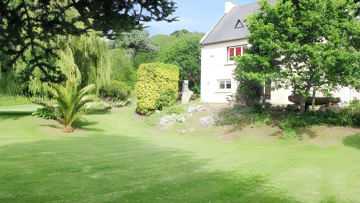 Trevou-Treguignec Apartment | Homerez - Spacious Apartment in Trévou, 100m², Sea View.