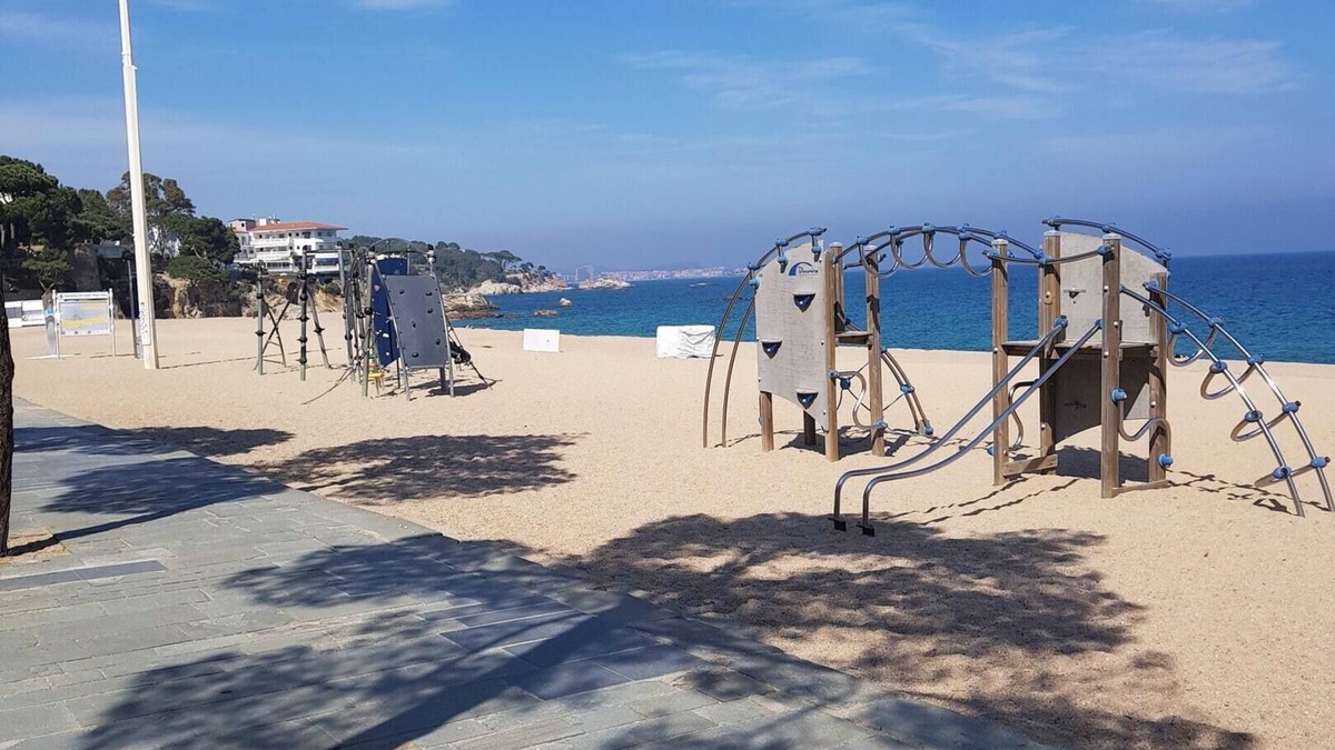 Platja d'Aro Apartment | Homerez - Spacious Apartment in Platja d'Aro - Sunny Terrace