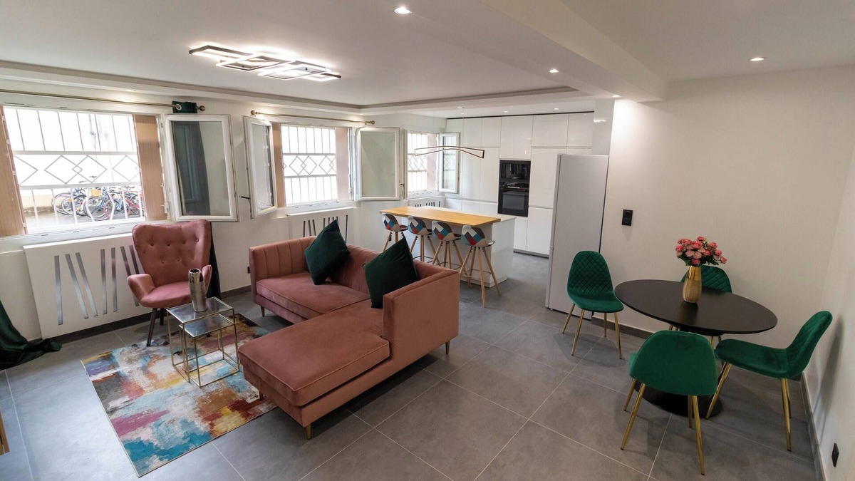 Grand Clement Apartment | Homerez - Spacious apt in Villeurbanne