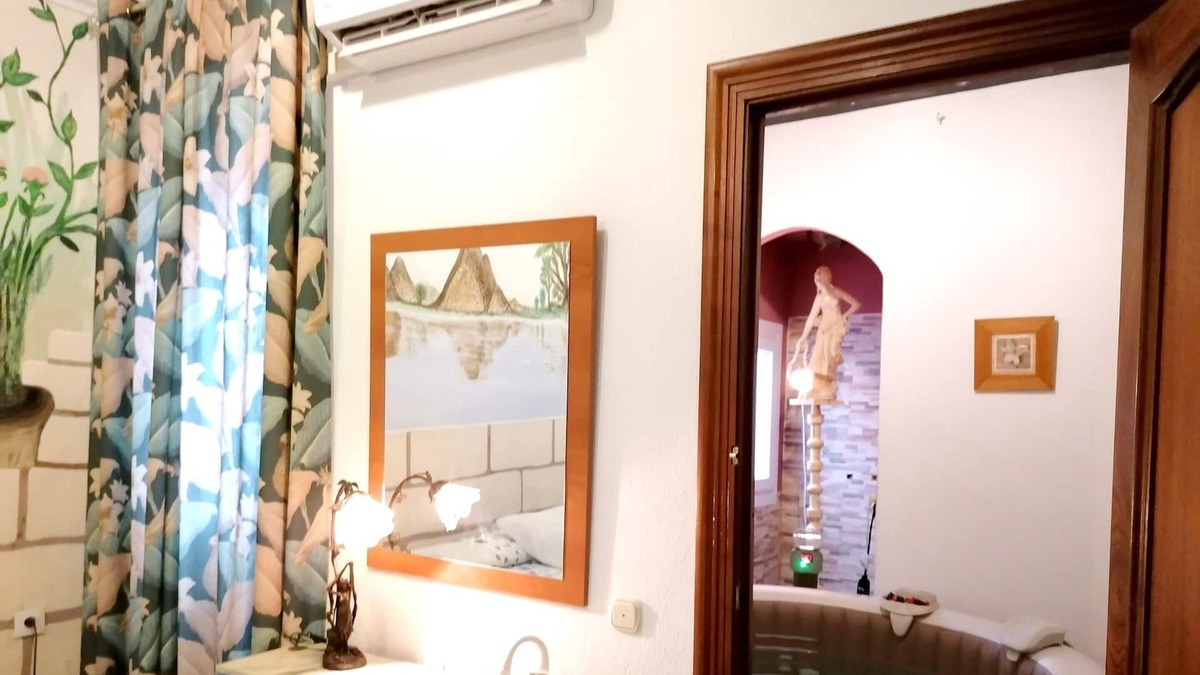 Calamonte House | Homerez - Spacious house for 7 ppl. with jacuzzi and terrace at Calamonte