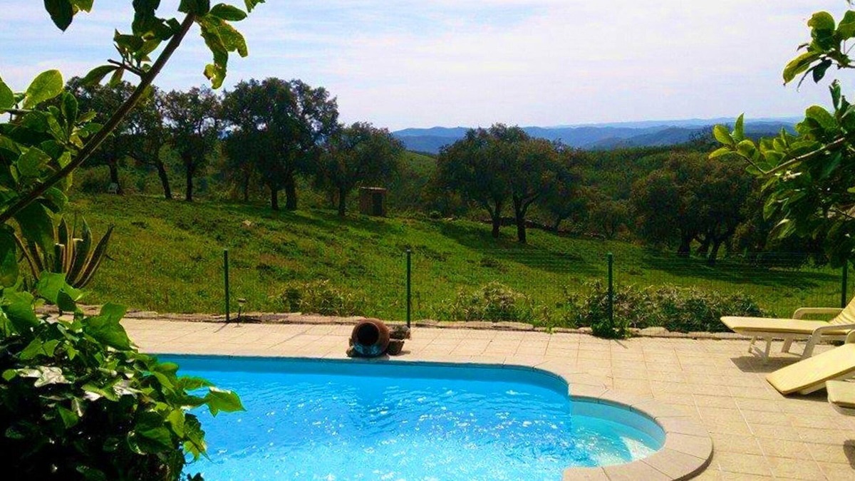 Sao Barnabe House | Homerez - Spacious house for 5 ppl. with shared pool at Almodovar