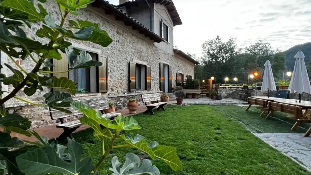 Ogassa House | Homerez - Spacious House in Ogassa with Terrace and BBQ