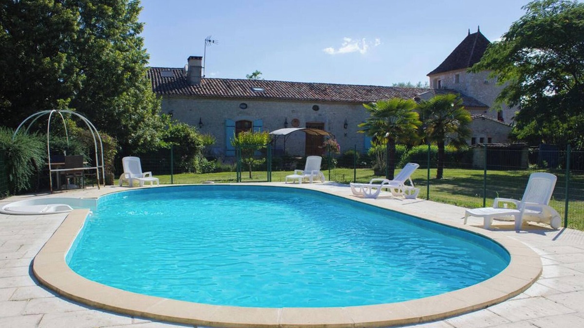 Thenac House | Homerez - Spacious House in Thénac with Private Pool