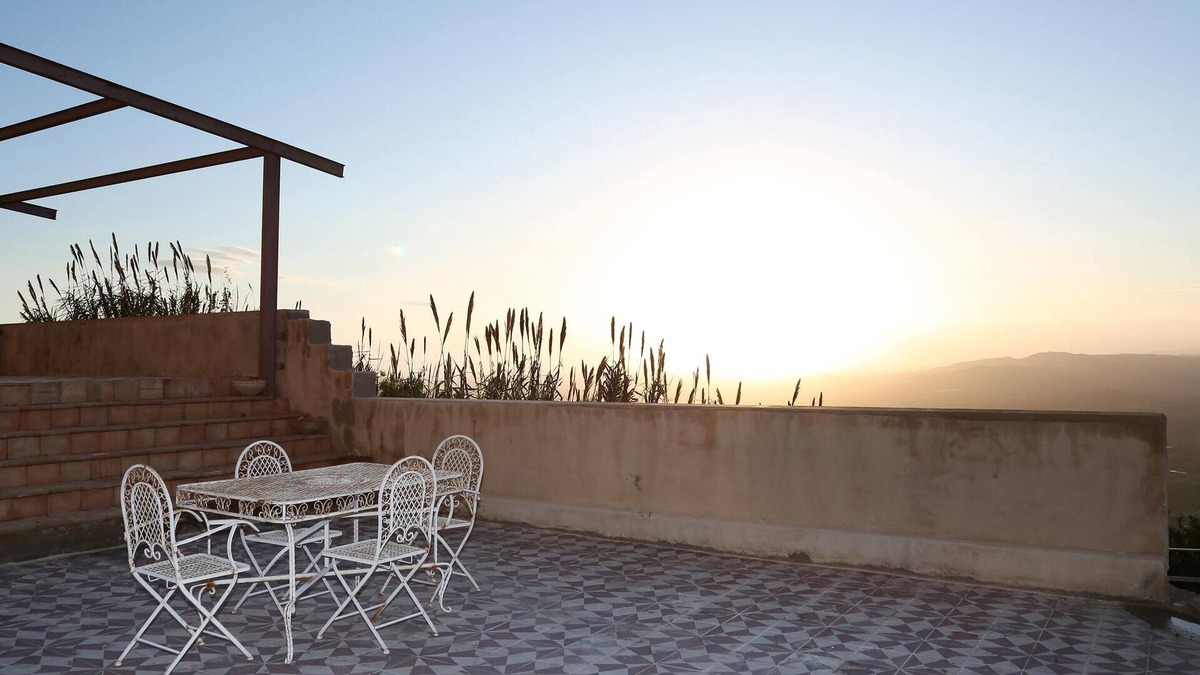 Niscemi House | Homerez - Spacious house for 4 ppl. with sea view, garden and terrace at Niscemi