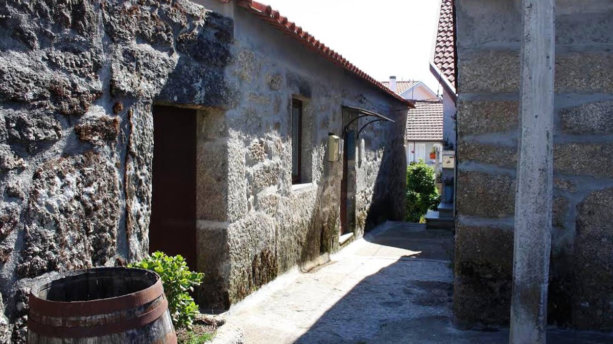 Viseu House | Homerez - Spacious house for 7 ppl. with terrace at Nogueira