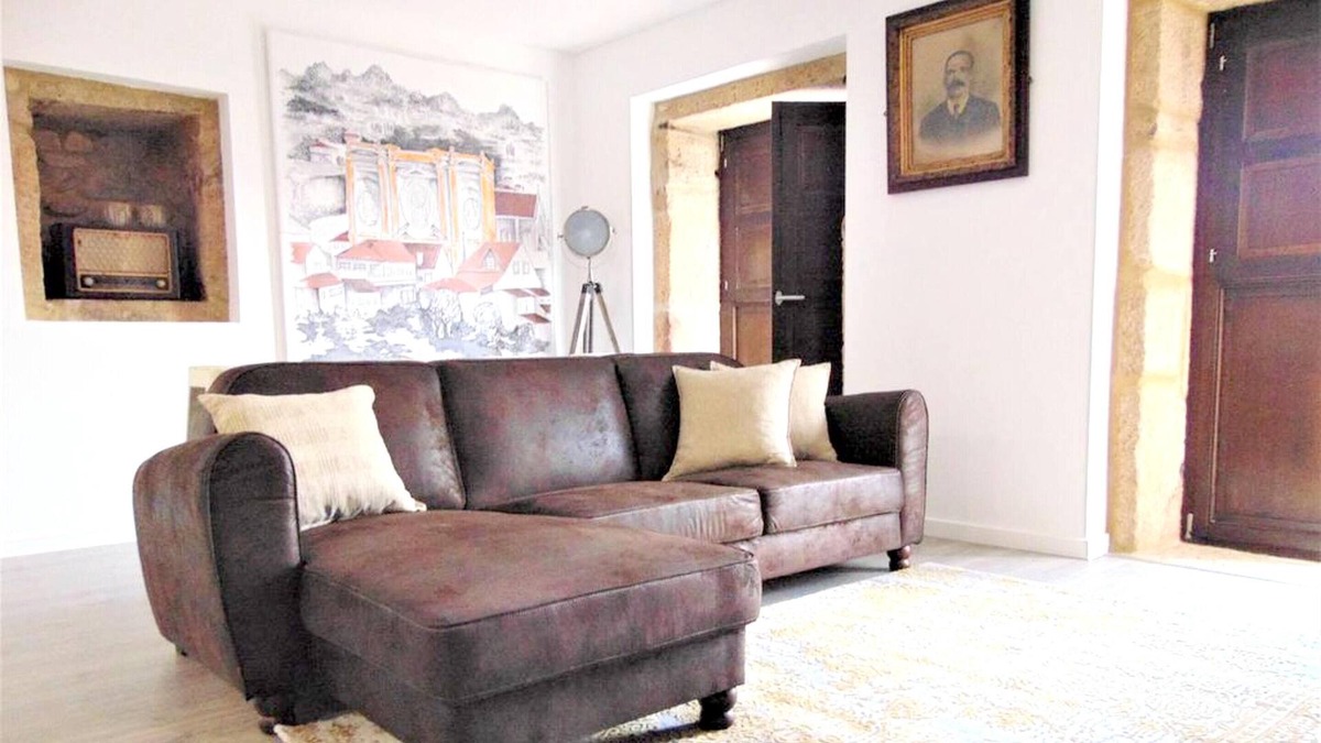 Cimbres House | Homerez - Spacious house for 6 ppl. with balcony at Salzedas