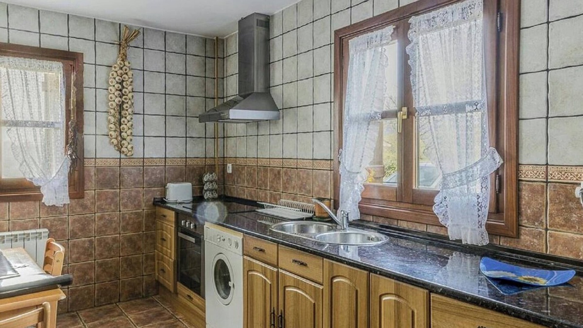 San Millan House | Homerez - Spacious House with Garden, Munain