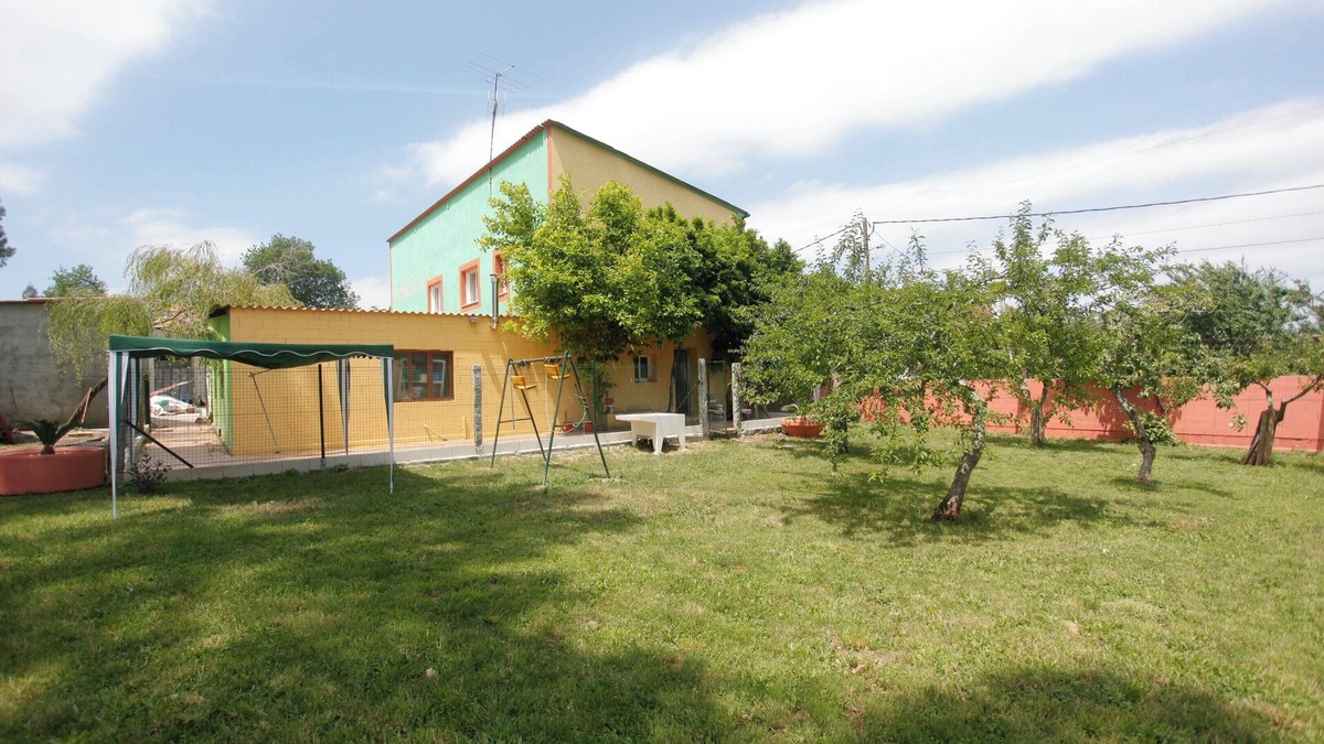 Touro House | Homerez - Spacious House with Garden in Touro – Family-Friendly