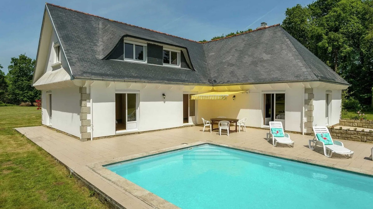 Concarneau Villa | Homerez - Spacious Villa in Concarneau with Private Pool