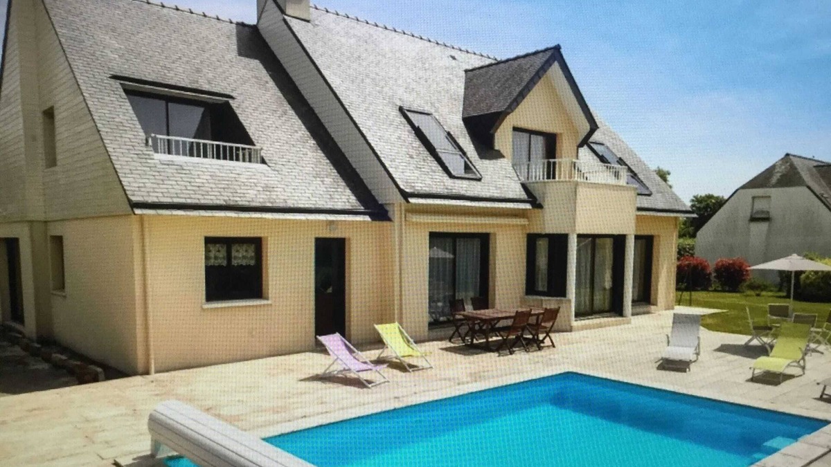 Concarneau Villa | Homerez - Spacious Villa in Concarneau with Private Pool