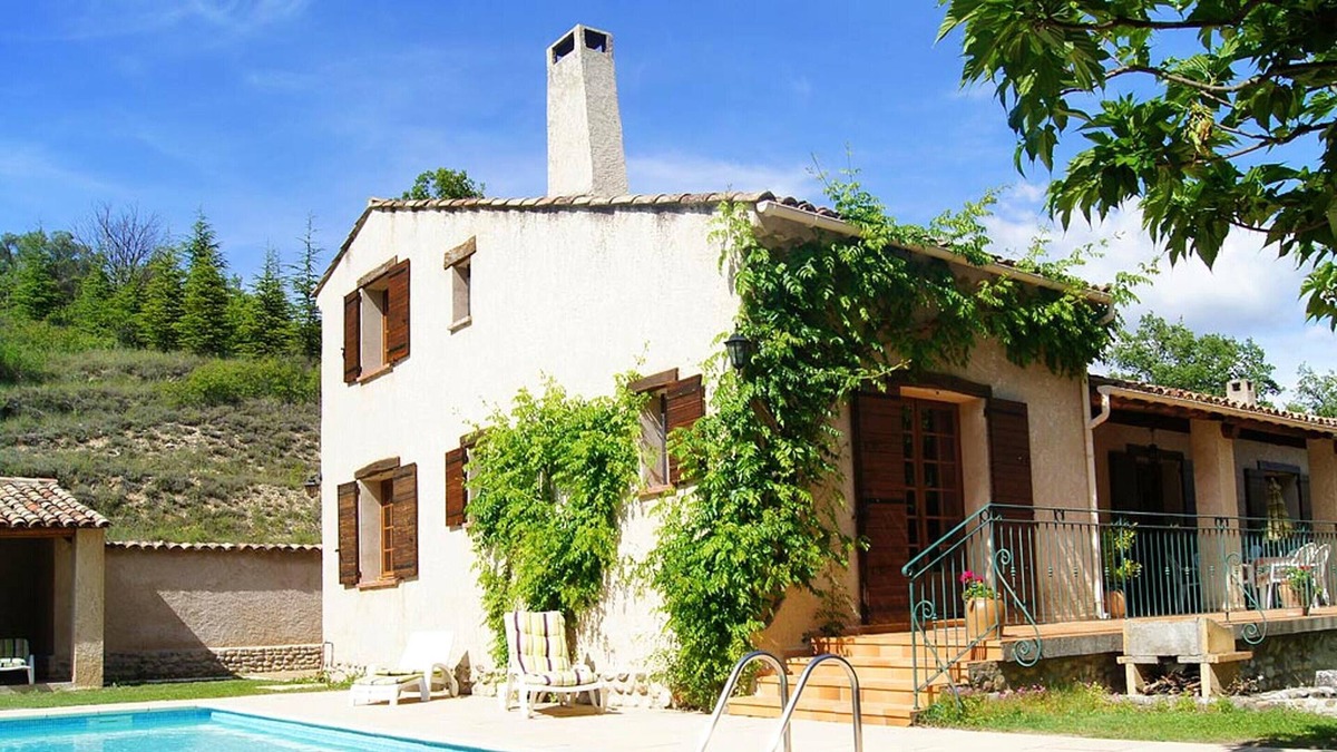 Riez Villa | Homerez - Spacious villa for 7 ppl. with swimming-pool and terrace at Riez