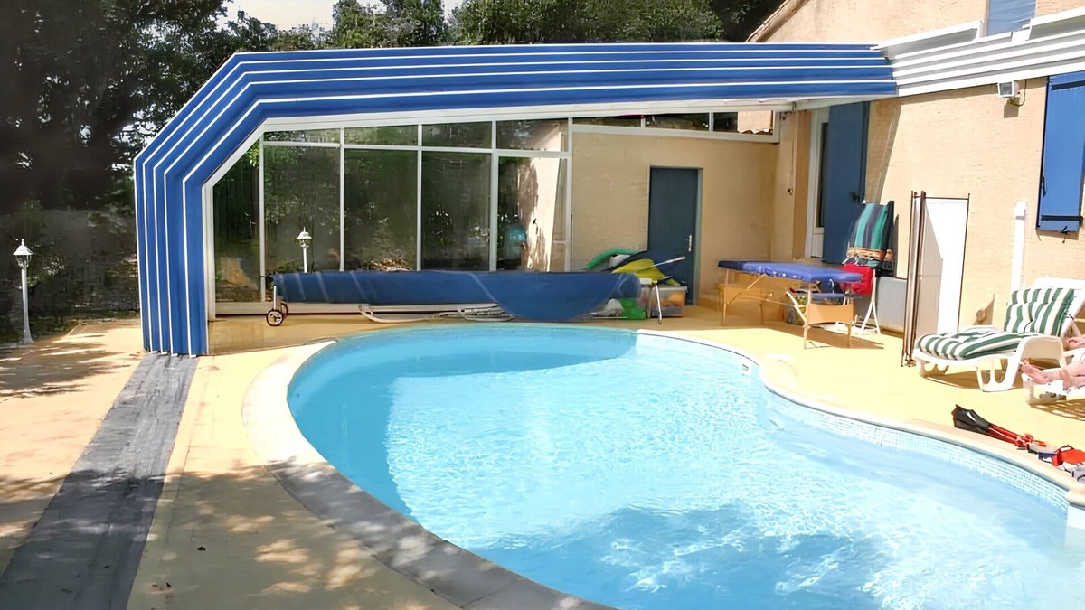 Bouchet Villa | Homerez - Spacious Villa with Pool in Bouchet