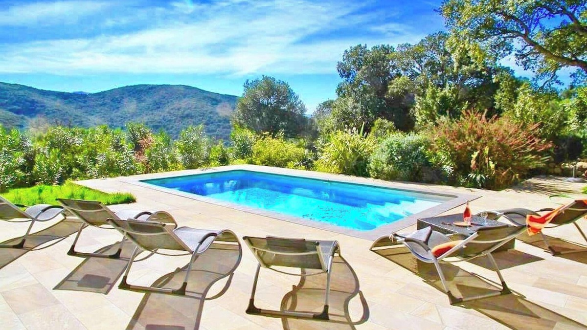 Farinole Villa | Homerez - Spacious Villa in Farinole with Private Pool
