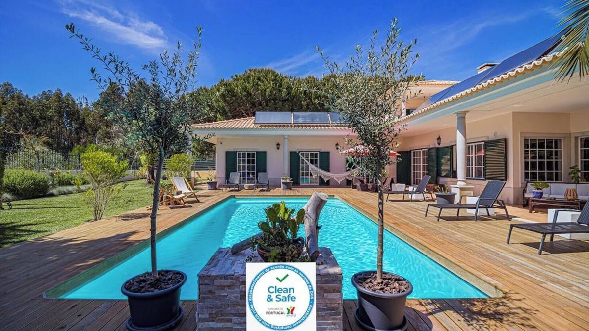 Fornos Villa | Homerez - Spacious villa in Sesimbra with a private year-round pool