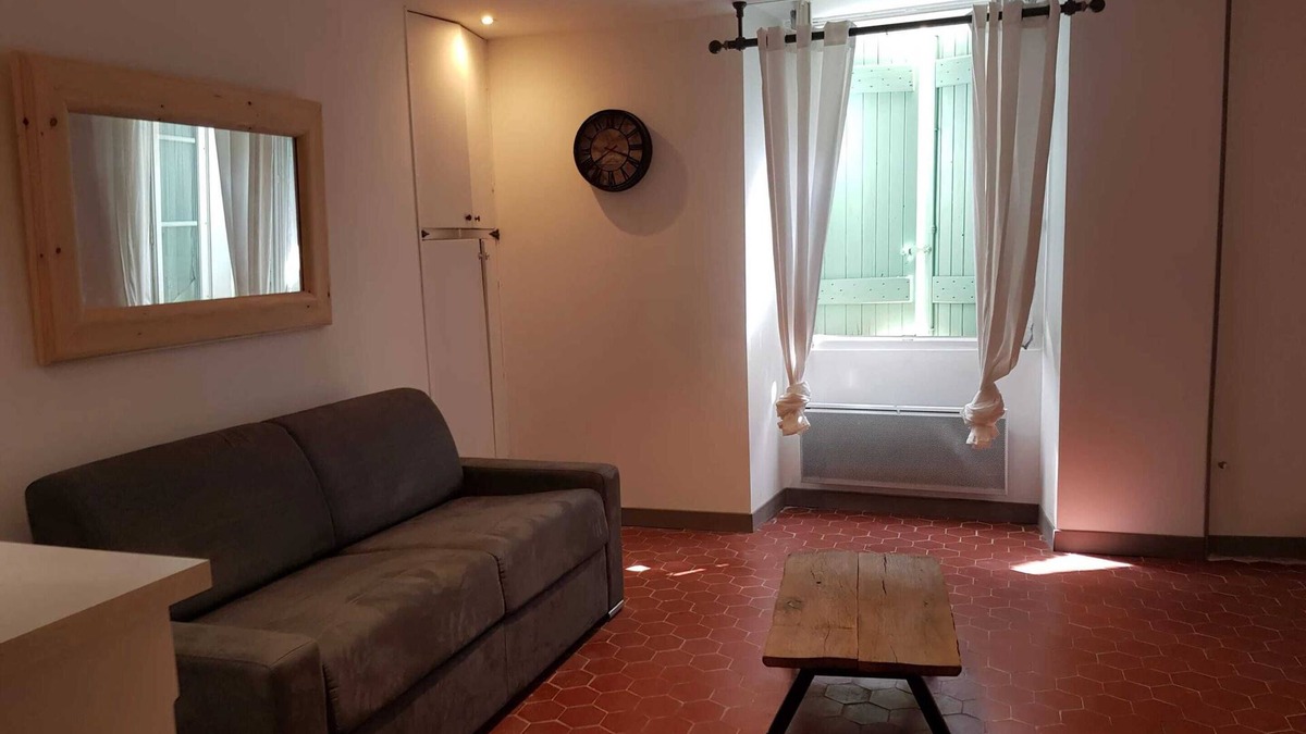 Montagnac-Montpezat Apartment | Homerez - Studio in Montagnac-Montpezat