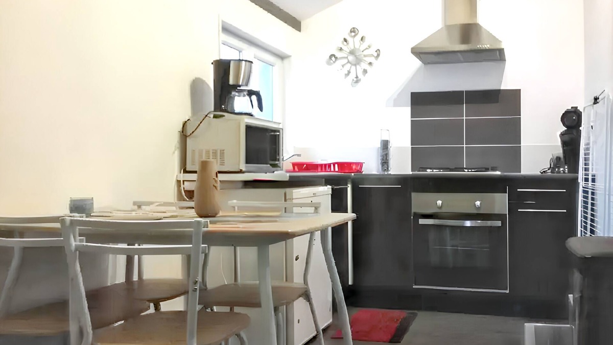 Vierville-sur-Mer Apartment | Homerez - Studio in Vierville-sur-Mer