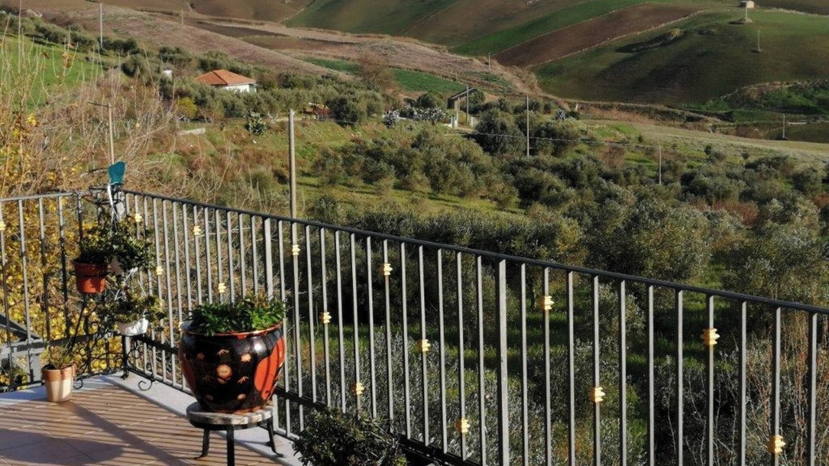 Lercara Friddi Apartment | Homerez - Studio in Lercara Friddi