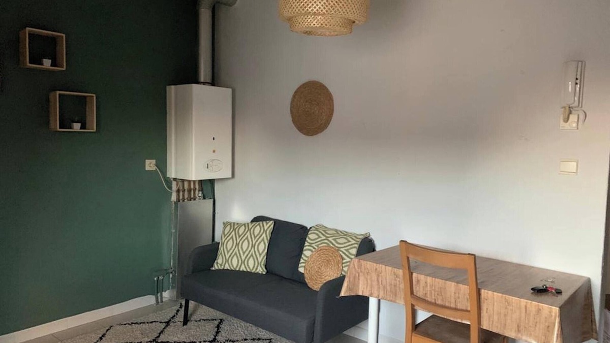 Saint-Nicolas Apartment | Homerez - Studio in Saint-Nicolas, city view