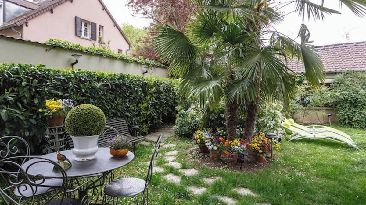 Ville-d'Avray Apartment | Homerez - Studio in Ville-d'Avray
