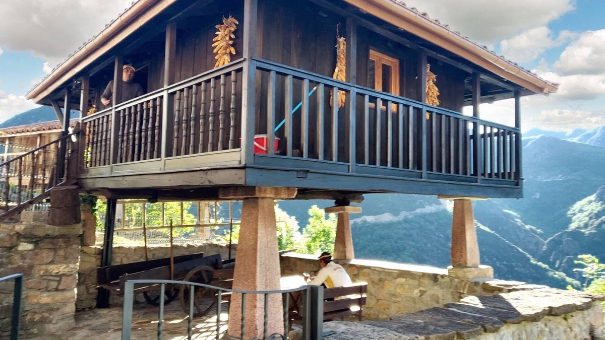 Somiedo Municipality Apartment | Homerez - Studio in Las Vinas + Terrace