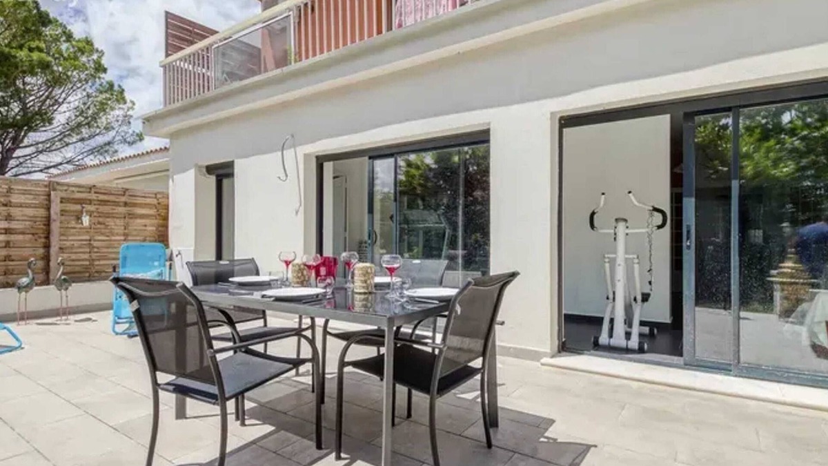 Morieres-les-Avignon Villa | Homerez - Villa in Morières-lès-Avignon