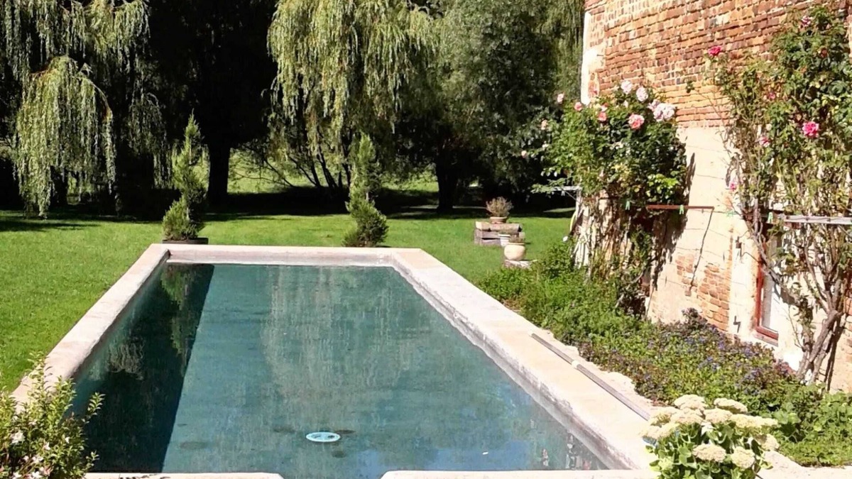 Saint-Paul-de-Varax Villa | Homerez - Villa in Saint-Paul-de-Varax