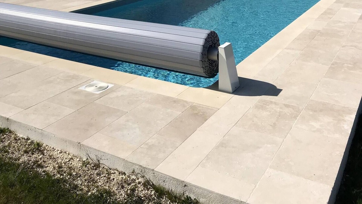 Virollet Villa | Homerez - Villa for 8 ppl. with swimming-pool, garden and terrace at Virollet