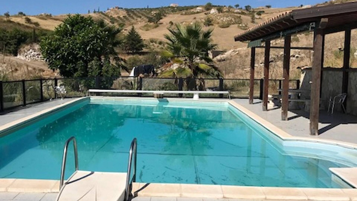 Bivona Villa | Homerez - Villa for 8 ppl. with swimming-pool, jacuzzi and garden at Bivona