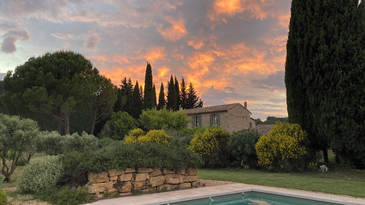 Beaumes-de-Venise Villa | Homerez - Villa with Pool Beaumes-de-Venise