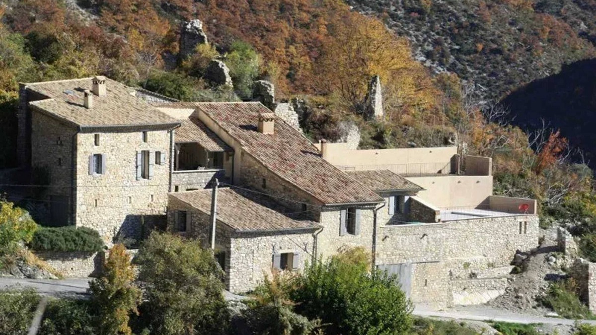 Saint-Ferreol-Trente-Pas Villa | Homerez - Villa in Chaudebonne