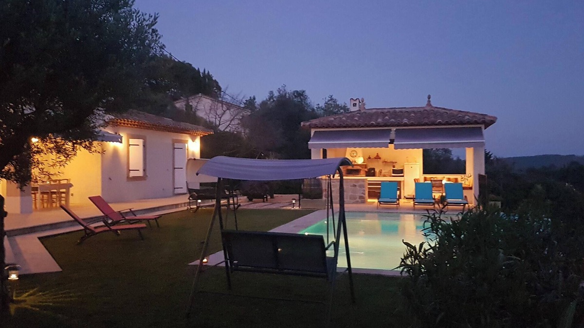 Lorgues Villa | Homerez - Villa in Lorgues, pool and jacuzzi