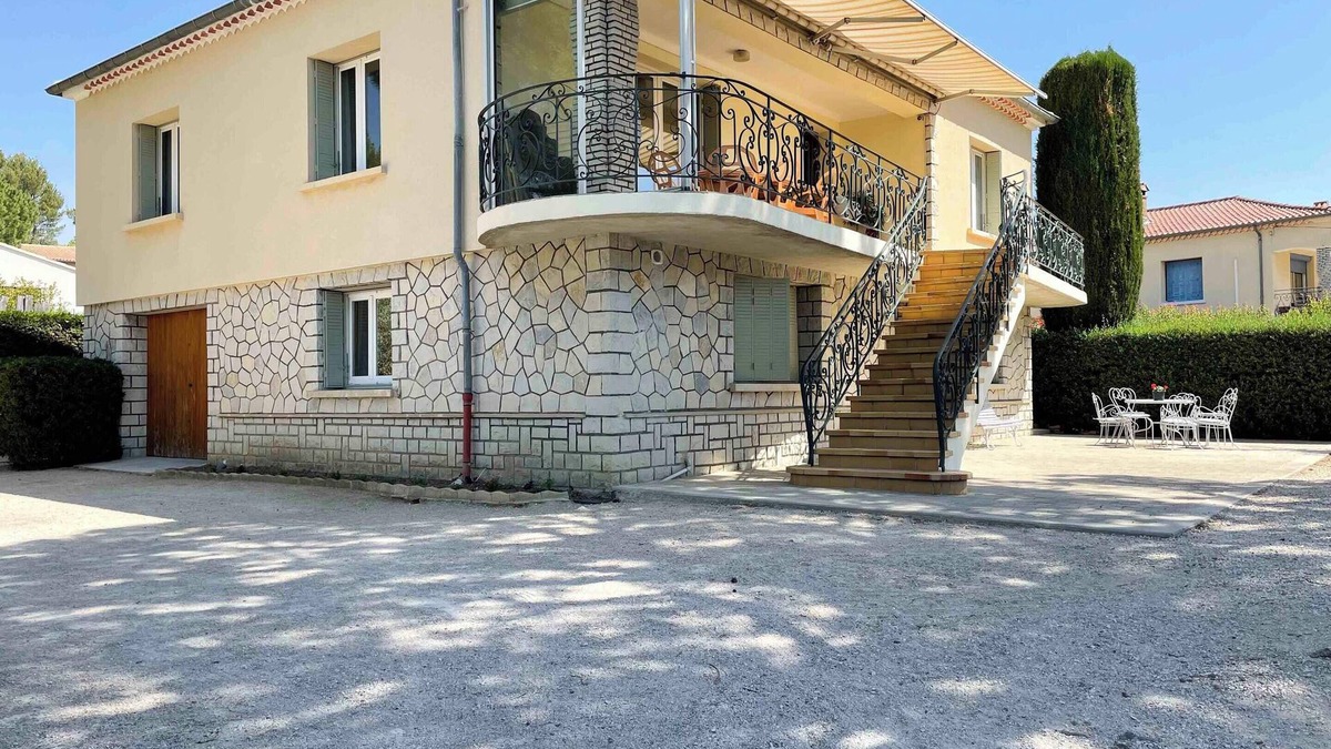 Sablet Villa | Homerez - Villa in Sablet + Private Pool