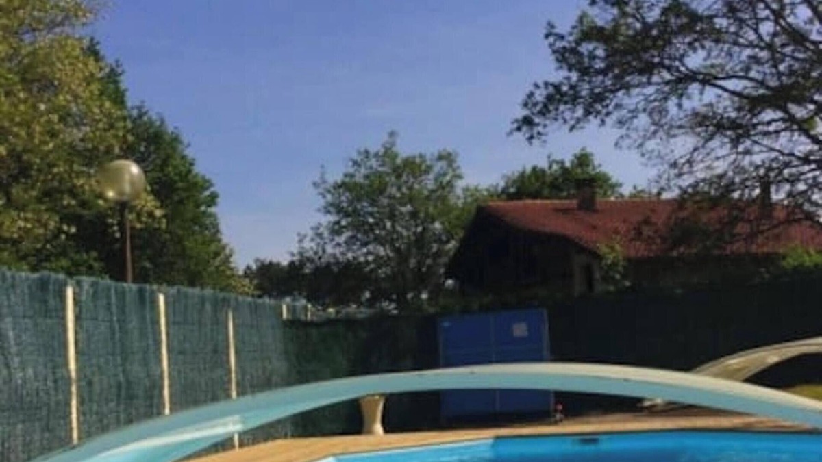 Escource Villa | Homerez - Villa in scenic Escource with private pool