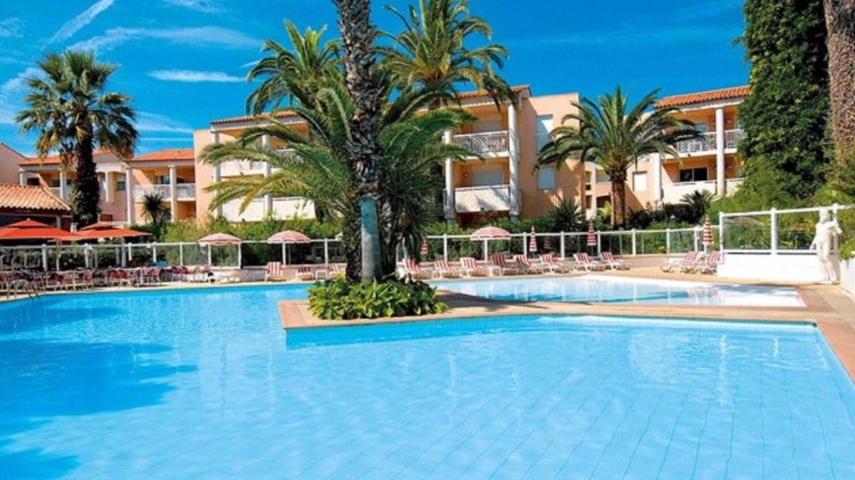 Golfe Juan Apartment | Homerez - Welcoming Apartment in Golfe-Juan - 30 m² - Pool