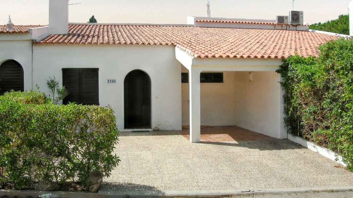 Alfa-Mar House | Homerez - Welcoming House in Albufeira with terrace
