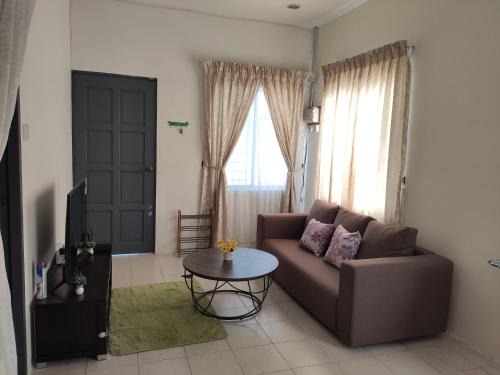 Kuching House | Homestay at Petrajaya,Kuching