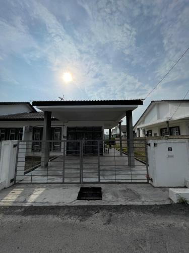 Padang Saujana Apartment | Homestay faleeq