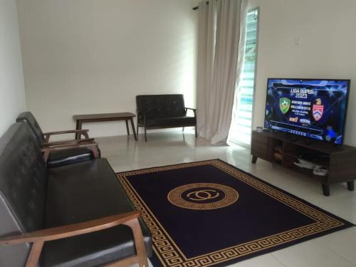Kampung Lubok Katak House | Homestay Mohamad & Delisha Tapah -Pool