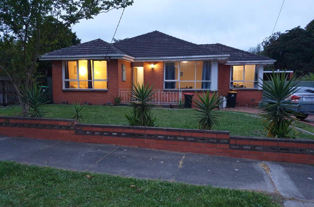 Dandenong House | Homestay near Dandenong Plaza