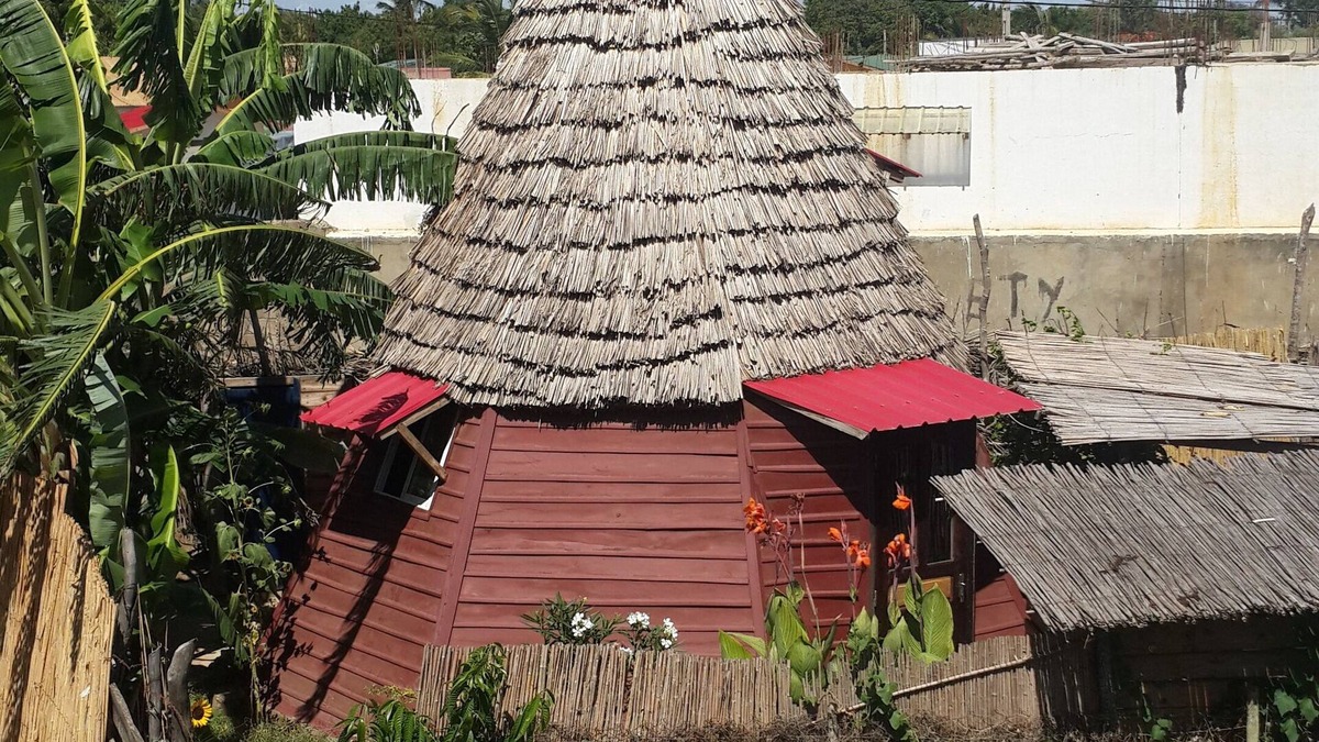 Toliara House | Homestay teepee with natural materials keeps freshness (ecolodge)