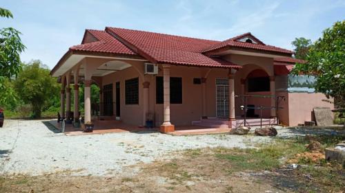 Cherang Ruku House | Homestay Zahra Sri Bayu