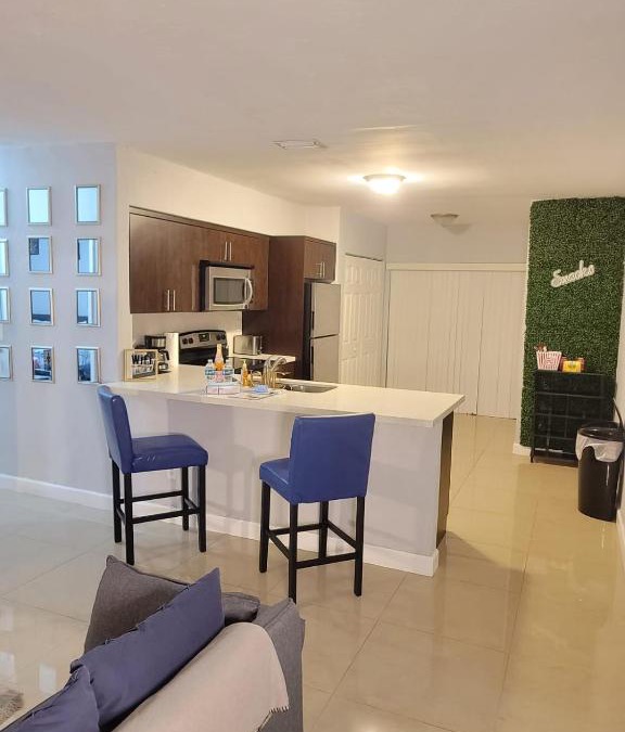 Homestead Apartment | Homestead 2 Bdrm 1 Bath Duplex with Free Parking
