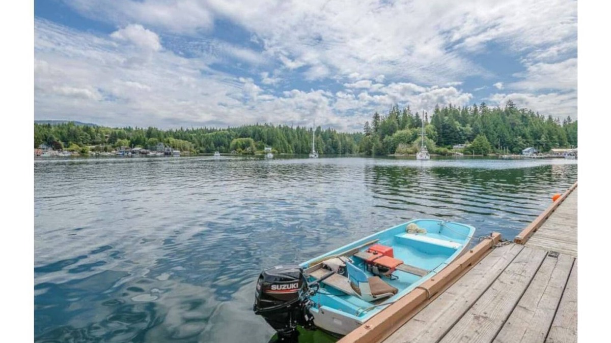 Bamfield House | Homesteader Cottage 8 Acre Waterfront Estate wDock